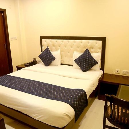 Hotel Guruvas Inn "Vaccinated Staff" Neu-Delhi Exterior foto